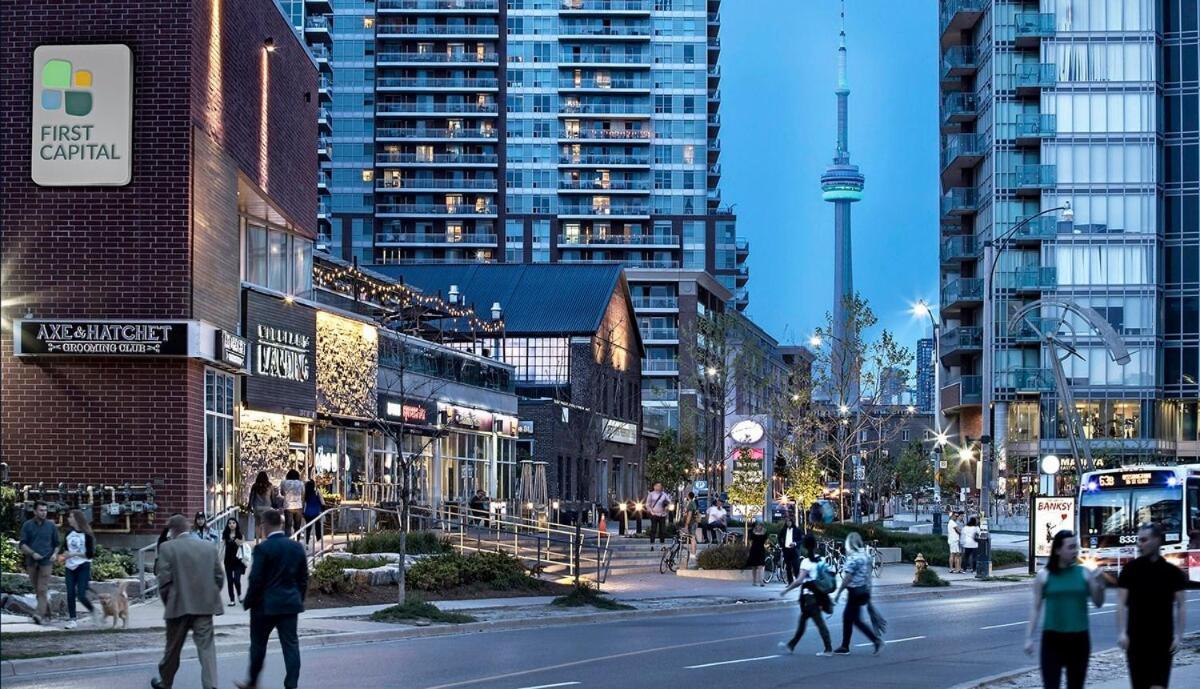 Trinity Bellwood Suites Downtown Toronto Dış mekan fotoğraf